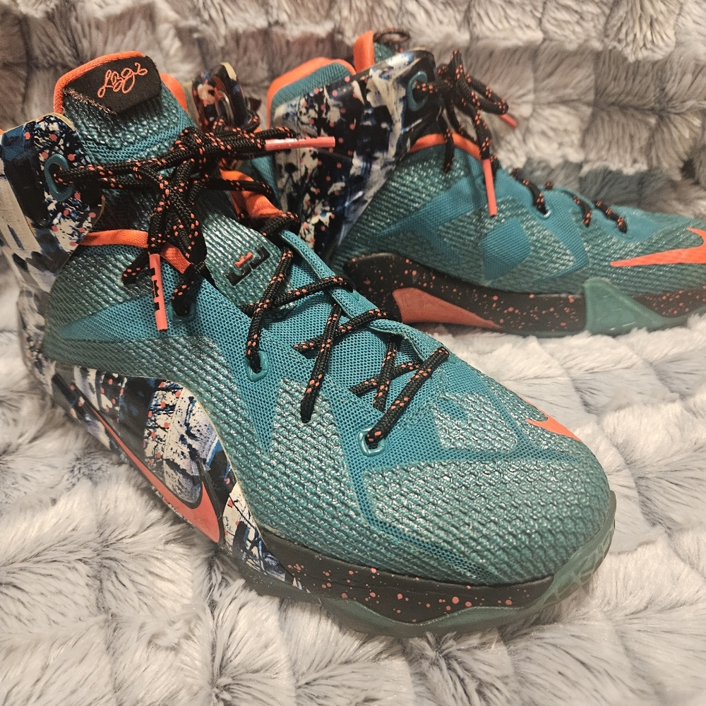 EUC NIKE LEBRON JAMES XMAS GNM PRJ LBJ 330 US6.5Y UK6 EUR39